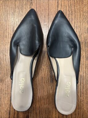 Aelia Black Pointed-Toe Leather Slide Mules- Greek